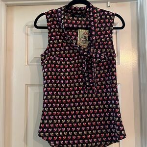 Sleeveless owl pattern pussybow top sz M